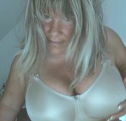 Miss-Busty-MilF - Ein ganz normaler BH