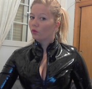 MissGIna - Miss Gina raucht