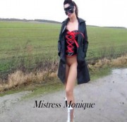 Mistress-Monique - Crushing in durchsichtigen Stiefeln und Nylon