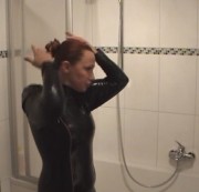 MistressKim - Latexdusche