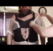 Molly-Engel77 – Das Zofenkleid steht ihm gut!