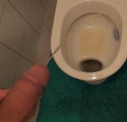 MrBigFatDick - DER BEWEIS - MAN(N) KANN MIT STEIFEN PINKELN!