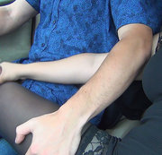 MrsLittleWhore - Riskanter öffentlicher Handjob und Footjob beim Autofahren mit großer Geschwindigkeit von einer sexy