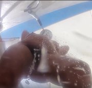 MucMilf - Eine Dusche im  Freien (Ohne Ton)