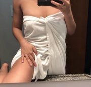 Nadine20BI - Ich nach dem Duschen bringe meine Muschi vor der Cam zum spritzen mit NS Squirt