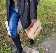 Naemi77 - Geiler Jeanspiss nach Einkaufsbummel