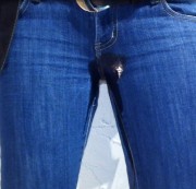 Nasse-Anna - Durch die Jeans bis in die Stiefel gepisst