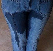 Nasse-Anna - Gefesselt und in die Hose gemacht