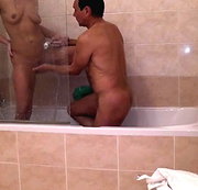 Natanuele – Muschi unter Dusche
