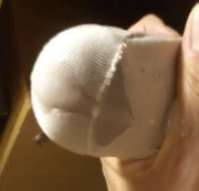Newcummer-2018 – Wieder in ihren geil vorher getragenen Sneakersocken den Schwanz geil abgewichst