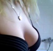 Ohne_Worte - Erotisches Brüste eincremen