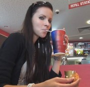 Party-Gina - Gefickt im Burger Laden