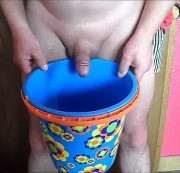 PeterCockHorn - in den Eimer gepisst