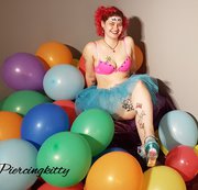 PiercingKitty – So viel Spaß mit Luftballons