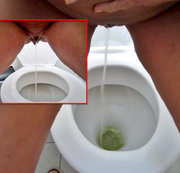 Pissy-Cat – Piss im WC am Baggersee – volle Pulle