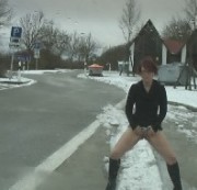Popp-Sylvie - Public Fickaction am Parkplatz