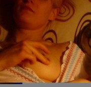 Pornokruemel - Userwunsch: mit den Nippeln spielen