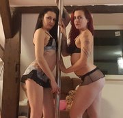 Red-Queen89 - 2 ladys an der gogo stange