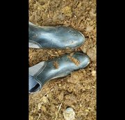 RidingPrincess – Piss auf dem Misthaufen in Gummistiefeletten und Reithosen