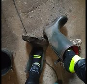 RidingPrincess - Stinkige verschwirzte Reitsocken nach Stallarbeit machen Gummistiefel sauber