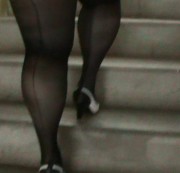 Rubensdiamant - Stufe um Stufe in Nahtstrumpfhose und Heels