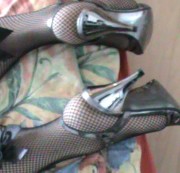 Rubensdiamant - Meine Füsse in silbernen Riemchensandalen