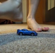 RussischeSaftpflaume - Auto zerquetschen