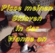 SMandy - Pisse meinen Sklaven in der Wanne an
