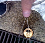 SahneStau - geiler Doppelstrahl in Bierbüchse