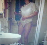 Sara-Sweet - WET Duschen in Unterwäsche + T-Shirt NASS