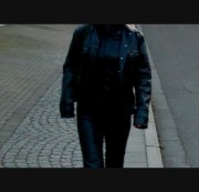 Sara-Sweet - Draussen in Leder ....und,sieht man das....?