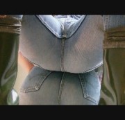 Sara-Sweet - Und noch x auf dem Spiegel in Jeans (Schritt)
