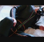 Sara-Sweet - Atemraubender Neoprenanzug und Gasmaske