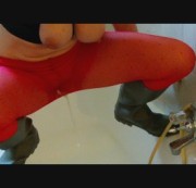 Sara-Sweet - Geiles Strumpfhosen Pissen (rot) + DT
