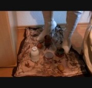Sara-Sweet - Crushing in Overknees - Ei, Nüsse, Behälter etc