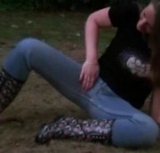 Sara-Sweet - Gummistiefel Jeans Posing Girl - outdoor