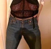 Sara-Sweet - Jeansschlampe pisst krass ein - leck mich!