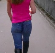 Sara-Sweet - Walking Spermajeansarsch outdoor