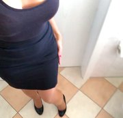 Sarah_Secret – SQUIRT!! Notgeil auf der Bürotoilette – ALLES VOLLGESPRITZT!