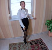 Sarah_Secret - Mit VOLLGESPRITZTEN HEELS und SPERMA-NYLONS ins BÜRO - NYLON-HEELS-FICK