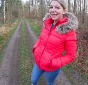 Sarah_Secret - RISKANT! DAS 1. MAL PUBLIC im NEUEN JAHR - SPONTANER QUICKIE am WALDWEG