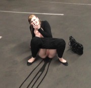 Sarahlicious - PUBLIC! Piss mitten im PARKHAUS