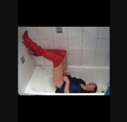 Schwanzweib - Schwanzfrau duscht in Pisse