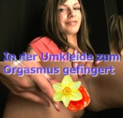 Selina-666 - Public! In der Umkleide zum Orgasmus gefingert!