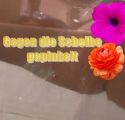 Selina-666 - Gegen die Scheibe gepinkelt