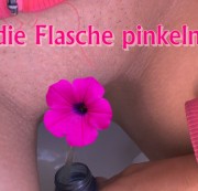 Selina-666 - In die Flasche gepinkelt
