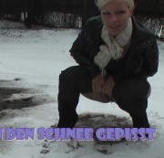 Selina-666 - IN DEN SCHNEE GEPISST!