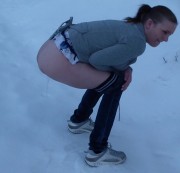 SexyLorie - In den Schnee Gepisst