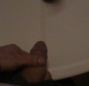 Sexyboyhg1985 - Ins Waschbecken gepisst