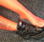 Shinylady2015 – Shoeplay in super shiny FSH im Schritt offen – meine geliebten Lack Buffs / Fussfetisch / Nylons